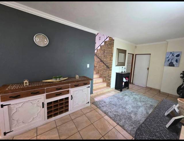 4 BEDROOM HOUSE FOR SALE IN GLEN EAGLE ESTATE